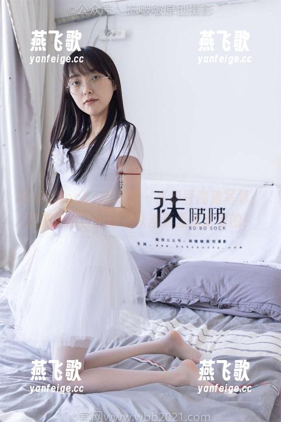 BoBoSocks袜啵啵 - 小甜豆高清写真，这御姐的打扮像是从漫画里走出来的！