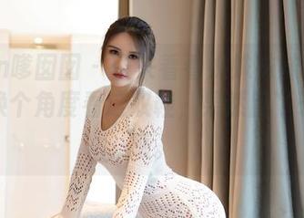 Feilin嗲囡囡 – 快来看看姝姝妹妹裸足套图，换个角度看这双鞋，果然脚丫子最性感。
