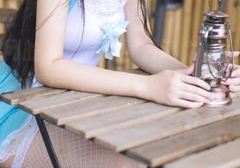 把果团网的冷艳妖姬照片设为壁纸，居然感到一种找工作的信心倍增？信不信由你！