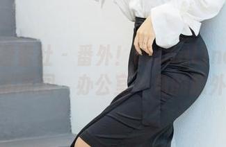 IMiss爱蜜社 – 番外！LindaLinda职业装私拍原图，办公室一角的意外收获