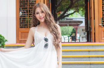 IMiss爱蜜社 – 浴室定制写真，一场与李玉洁Daisy和大肥皂的逗趣邂逅