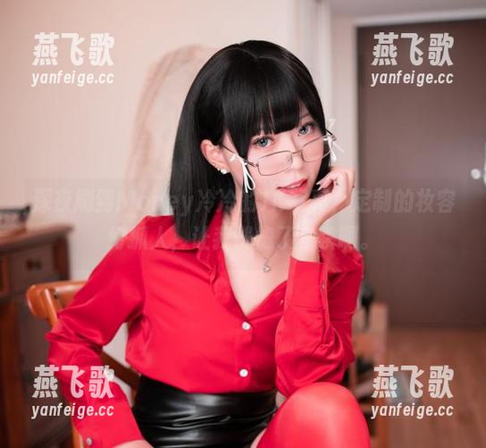 深夜刷到Money冷冷的JK写真，定制的妆容好抓人，让我恍惚了一瞬啊。