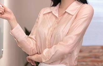Xiuren秀人网 – 美图一波，林文文yooki和她女友日常“撩拨”的样子！