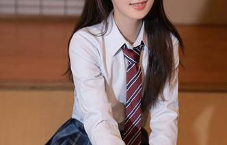 Xiuren秀人网 – 瑞瑞ruirui的姐姐写真全集：那些紧绷又松懈的姿态