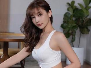 Xiuren秀人网 – 发现麦琪绫冰激淋的牛仔裤私拍，感觉它比我的感情经历还丰盛！