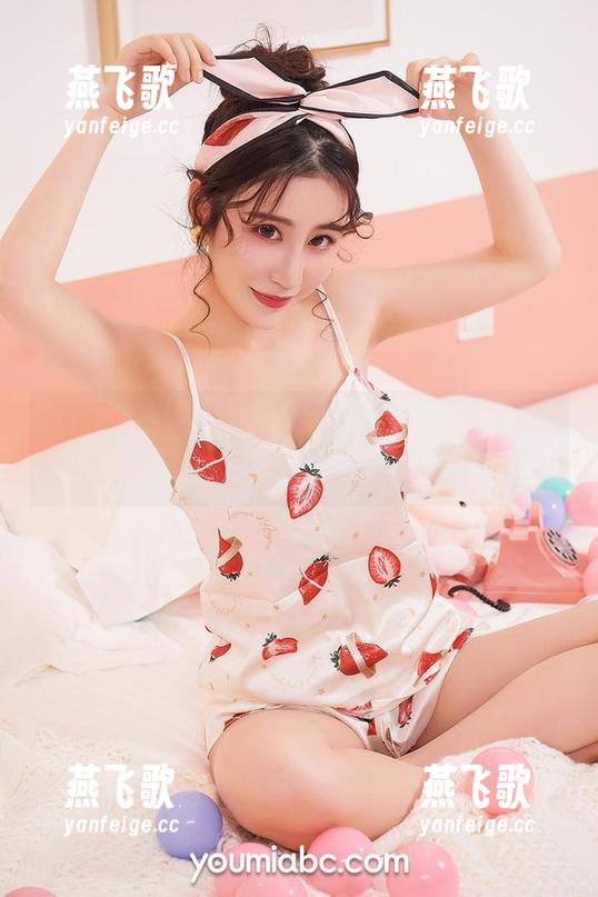 YouMi尤蜜荟 - 艾小青在闺房：写真里的打瞌睡和巧妙拼图，果然是魔法！