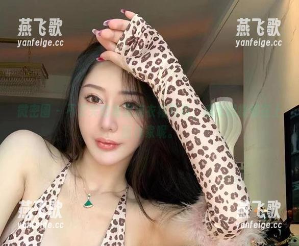 微密圈 - 不爱笑的赛琳连衣裙写真，感觉蝴蝶都在上面找家呢。