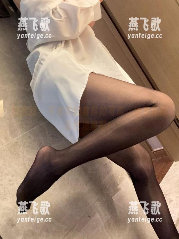 微密圈 - 不爱笑的赛琳的写真，偷看她的私密浪漫吧！