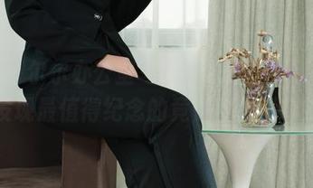 丽柜 – 尔尔办公室写真：总结一天工作，发现最值得纪念的竟是那块蛋糕？
