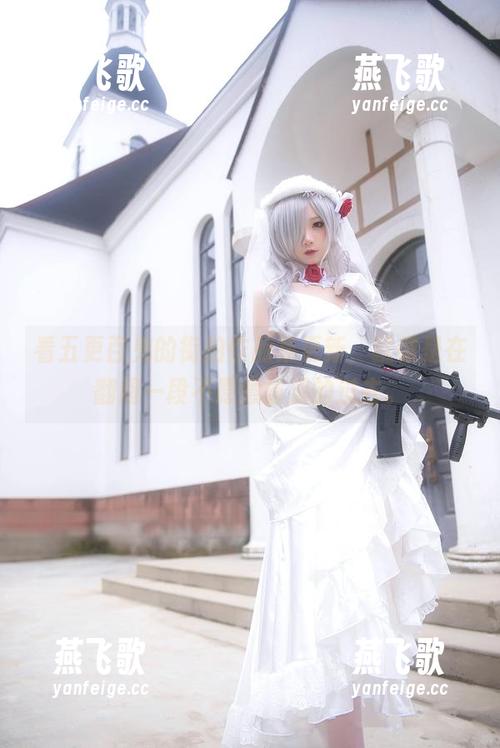 看五更百鬼的街拍作品集更新，就像是在翻阅一段不愿意重温的过去。