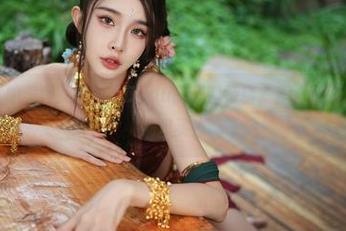 在线可欣赏的美图，余多多Dudu的圣诞特辑，真心想问，这衣服在哪里买？