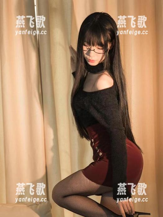 十万口草莓粥粥 微密圈 - 最新图集:十万口草莓粥粥在泳池里,穿的多余的水花飞舞