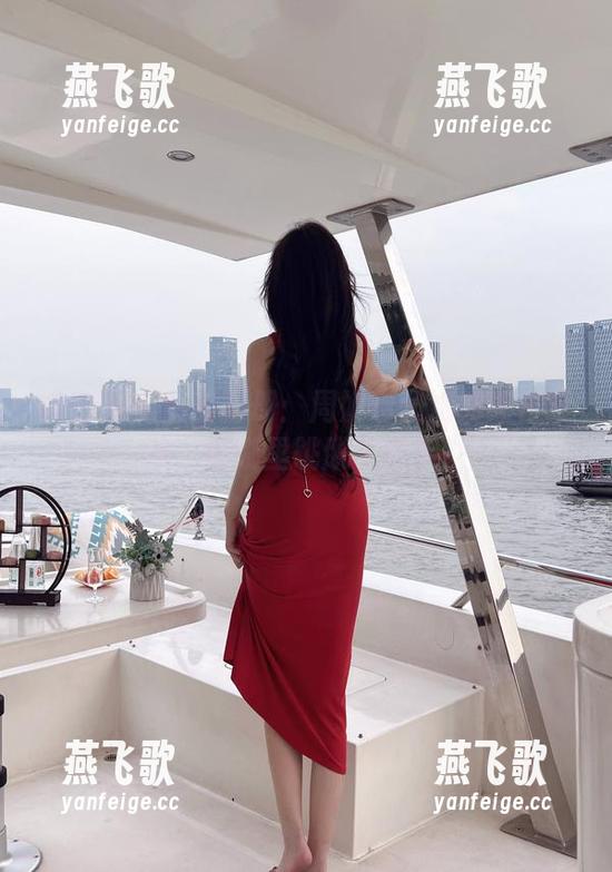 周妍希 微密圈 - 最新图册:周妍希和她的纯白狂欢,在哪里跳脱了框架?
