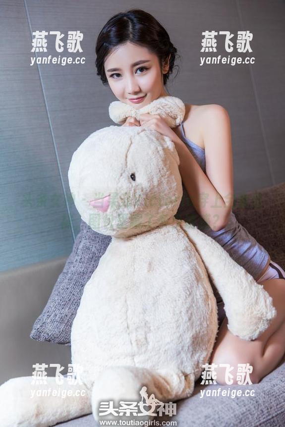 头条女神 - 当果儿Victoria穿上全套丝袜，图包里藏了多少诱惑？