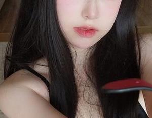 女主K在私拍里变身女仆，一切都好暧昧哦