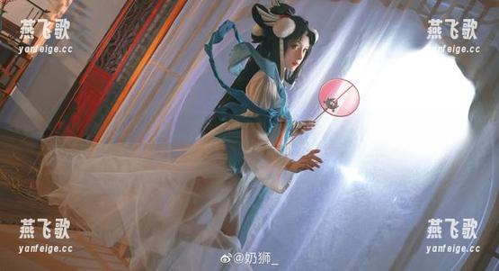 图包里的玉藻前，奶狮不咬人才不要正儿八经地摆姿势呢