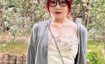 在宝儿mysterial的温柔cos里，照片里的每个姿态都透着一种难以名状的感动。