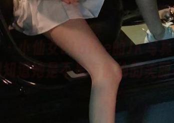 微密圈 – 小仙女ELaine的JK写真集更新，真想知道她是不是有偷偷的美丽秘籍。