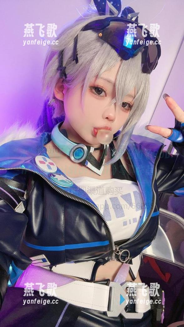 “水”阔得让人想躲，小瑶幺幺的《Robin–HonkaiStarRail》写真作品。