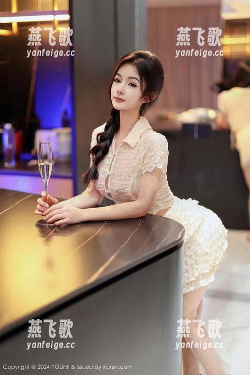 尤蜜荟 - 灰丝appeal！Emily顾奈奈酱的私拍原图令人咋舌。