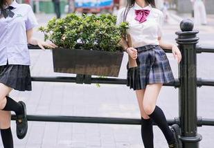 尤蜜荟 – 免费剖析laura阿姣的灰丝作品，挑战你的审美底线！