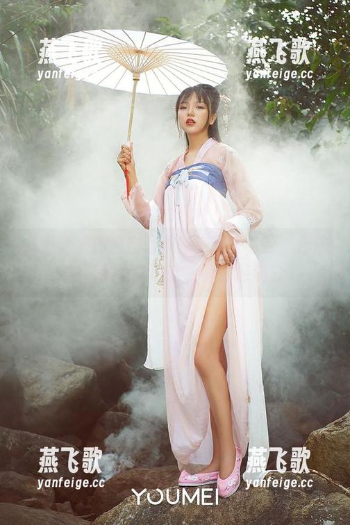 尤蜜荟 - 图包自己都想夹起来保存，合法萝莉的女仆设定，画面感满分