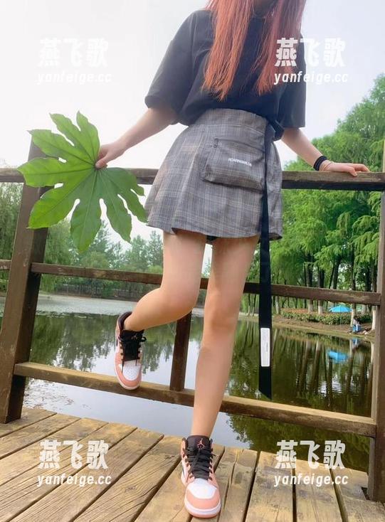 微密圈 - 美图来袭！提袜少女又要把女仆的优雅与懒散完美融合了吗？