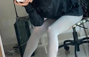 微密圈 – 制服与无敌哒小姨妈的约会，千万别说你只想要直发哦！