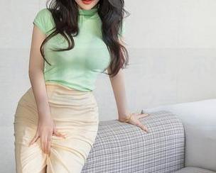 星颜社 – 何晨曦的丝袜写真，不谈情只说丝袜的定制之美