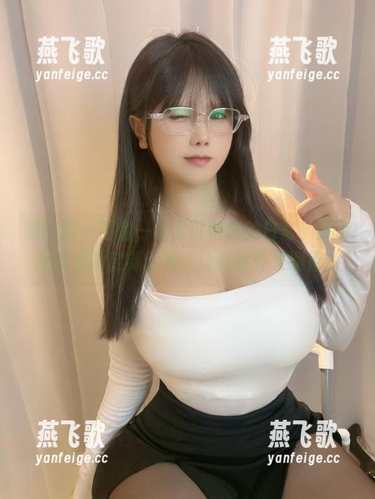 微密圈 - 再看一次是可馨吖的日常，那个图集里的定制元素，让我意外又期待！