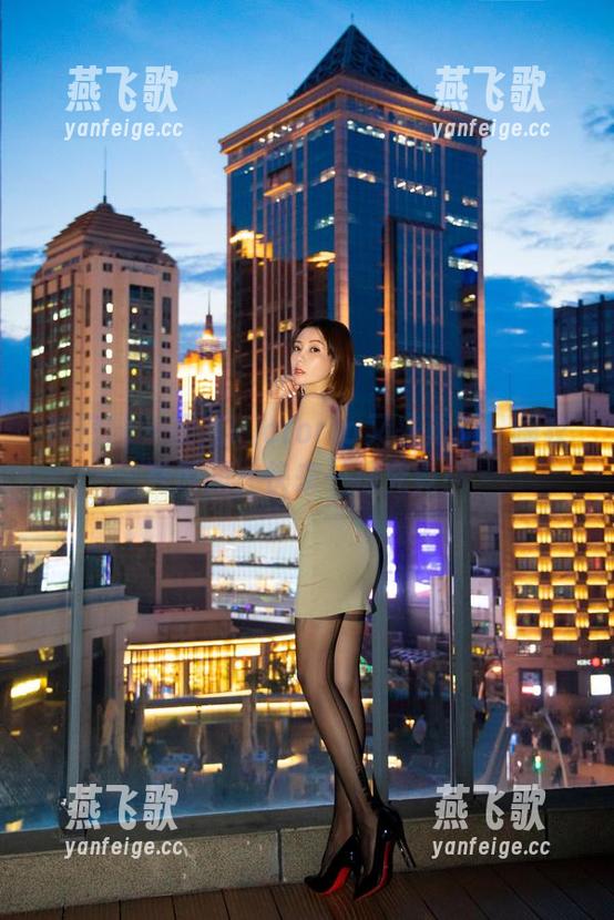 微密圈 - 果儿Victoria又来更新！睡衣秀原图，快来一探究竟！