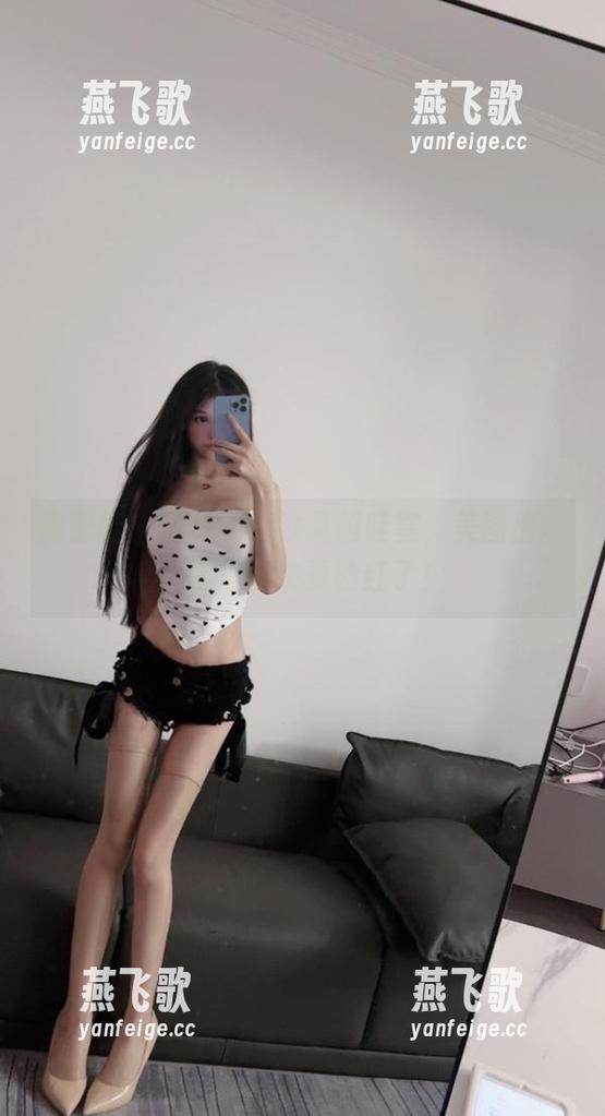 微密圈 - 海边的沈汝凡超哇塞，美图出炉，水波都快要脸红了！