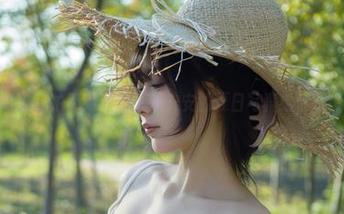 风吹过，拍不到清凉？浅安安的夏日写真给你留影。