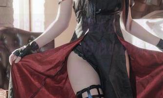 样式普通的白衬衫，清水由乃最新合集依然能带来一些意外，内心小剧场在不断展现。