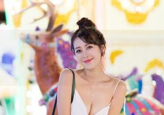 爱蜜社 – 小狐狸Kathryn教室套图更新——小心，学习欲望直线上升中！