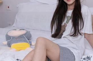 甜予摄影 – 图库里的白棉袜：分享思思的穿袜奇遇，来吧，帮我数数这双有没有破！