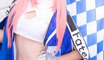 神楽坂真冬最新厨娘照片里，是把美食也装扮得满满的少女心！