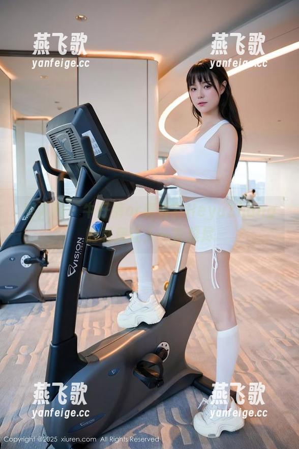 秀人网 - 牛仔裤or真香？HeyuZhang的私房让人一言难尽