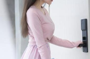 秀人网 – 糯美子户外探险：记得把我的网盘密码留给我哦，万一我迷路了！