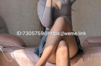 微密圈 – 美邵女Baby的白衬衫壁纸：看的时候，脑海里漂浮着小白花的插曲