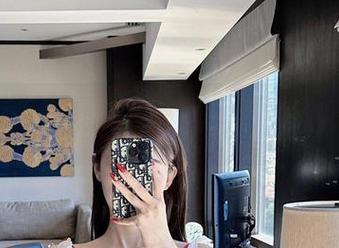 微密圈 – 资源里的红色绑带，脸红Dearie的高清美图让人想要一探究竟。
