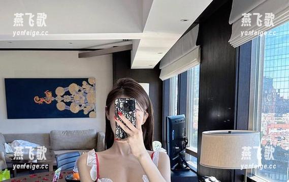 微密圈 - 资源里的红色绑带，脸红Dearie的高清美图让人想要一探究竟。
