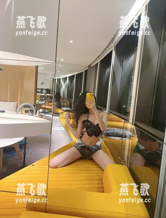 微密圈 - 葛征的“清纯”写真，照片里的轻柔气息让人忍不住想多看几眼。
