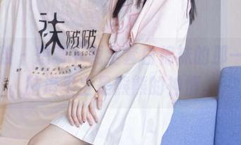 袜啵啵 – 想着下载全套白棉袜的那一刻，脑海里全是熊熊的神情。