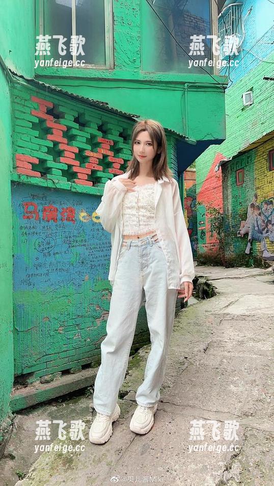 贝儿酱Miki 在贝儿酱Miki的艾米莉亚高清套图中,反正我只负责把我的眼睛睁大。