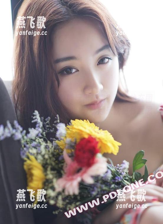 轰趴猫 - 自拍也能玩出花来？温心怡在图库里硬是让人多想，分享起来就更有意思了！