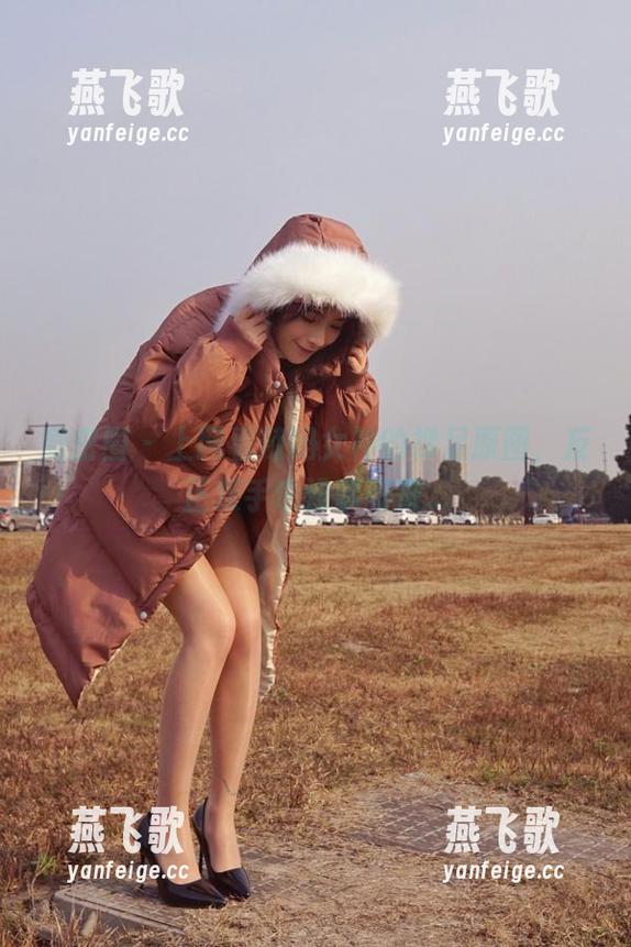 微密圈 - 上网看辣妈女神的裸足原图，反正双手也没事可做...