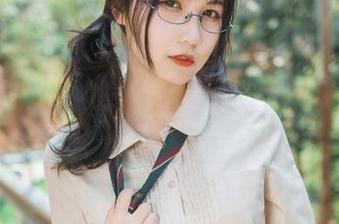 逐月Su的网吧历险记：免费图片，谁能抵挡得住？