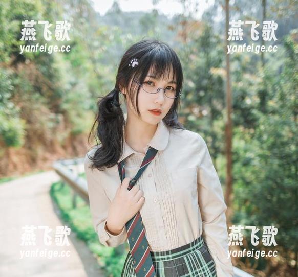逐月Su的网吧历险记：免费图片，谁能抵挡得住？