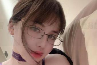 微密圈 – 套图中阿色的裤里丝，随意扬起的那一瞬，氛围感满满！